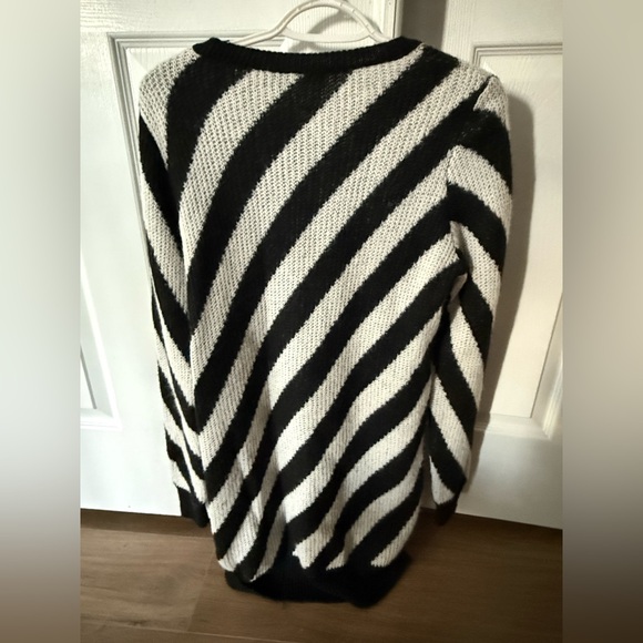 Zara Monochrome Diagonal Stripe Knit Pullover - Picture 6 of 6